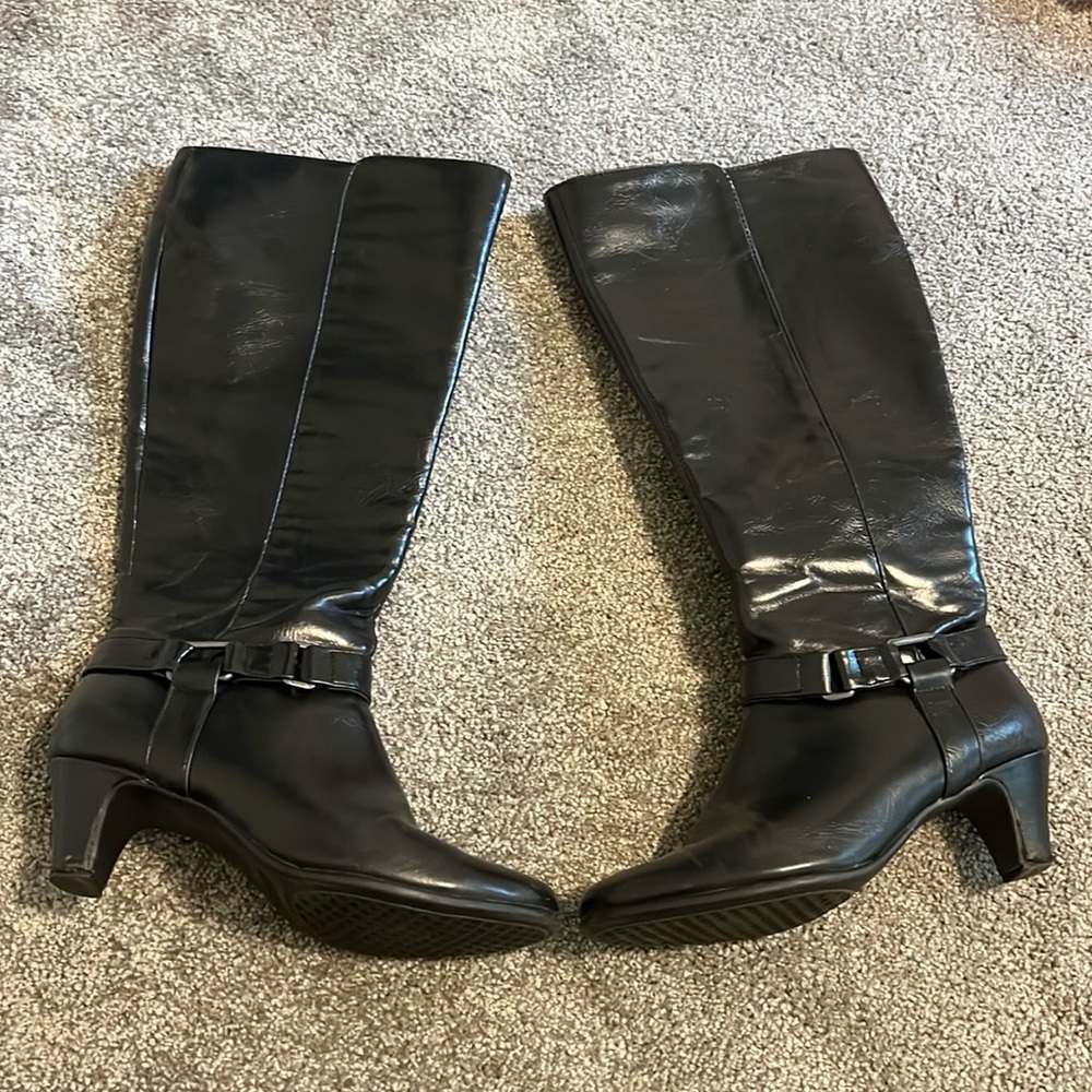 Black Boots with Heel - Women’s 6